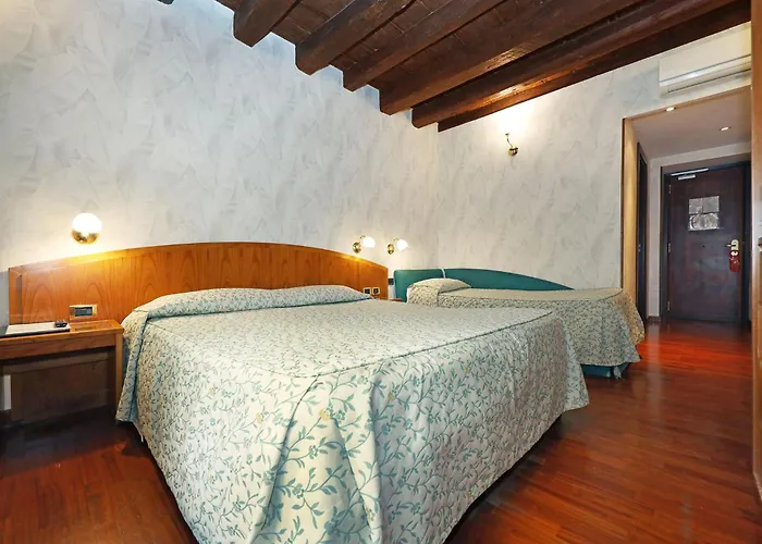 Corot Hotel 3*