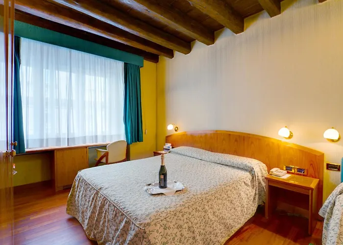 Corot Hotel 3*