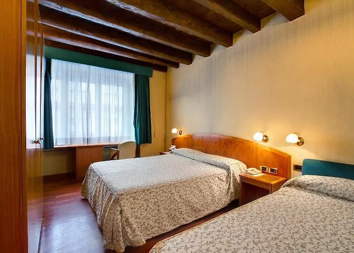 Corot Hotel 3*