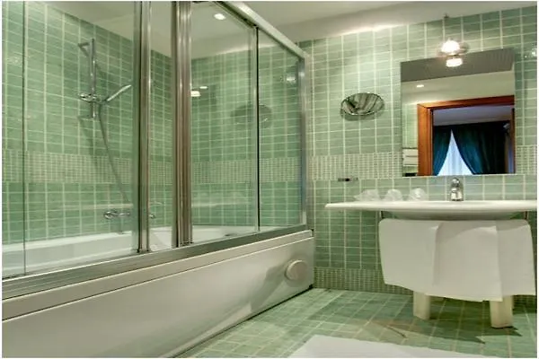 Corot Hotel 3*